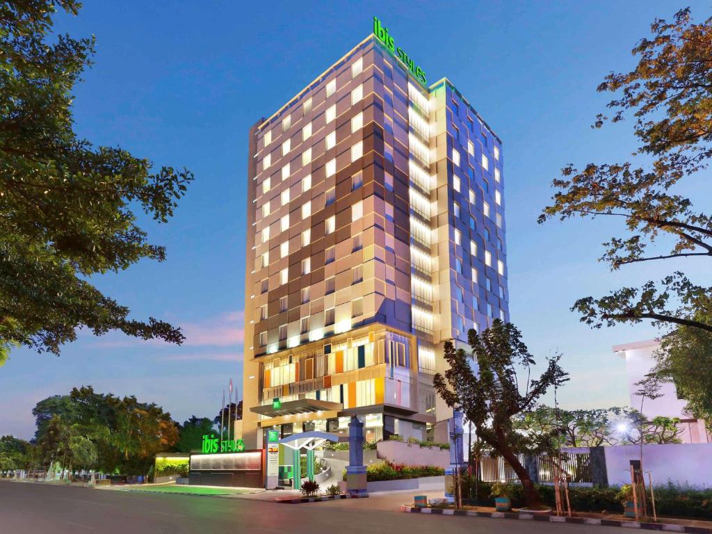 a rendering of a hotel building with lights on at Ibis Styles Makassar Sam Ratulangi in Makassar