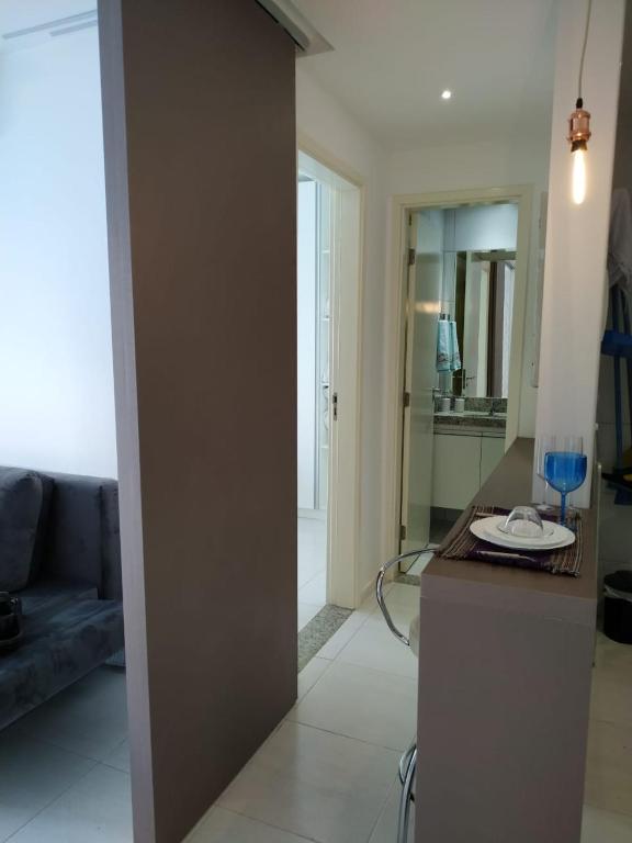  Flat Terreo Muro Alto Condomínio Clube com Sala Reversível para segundo quarto