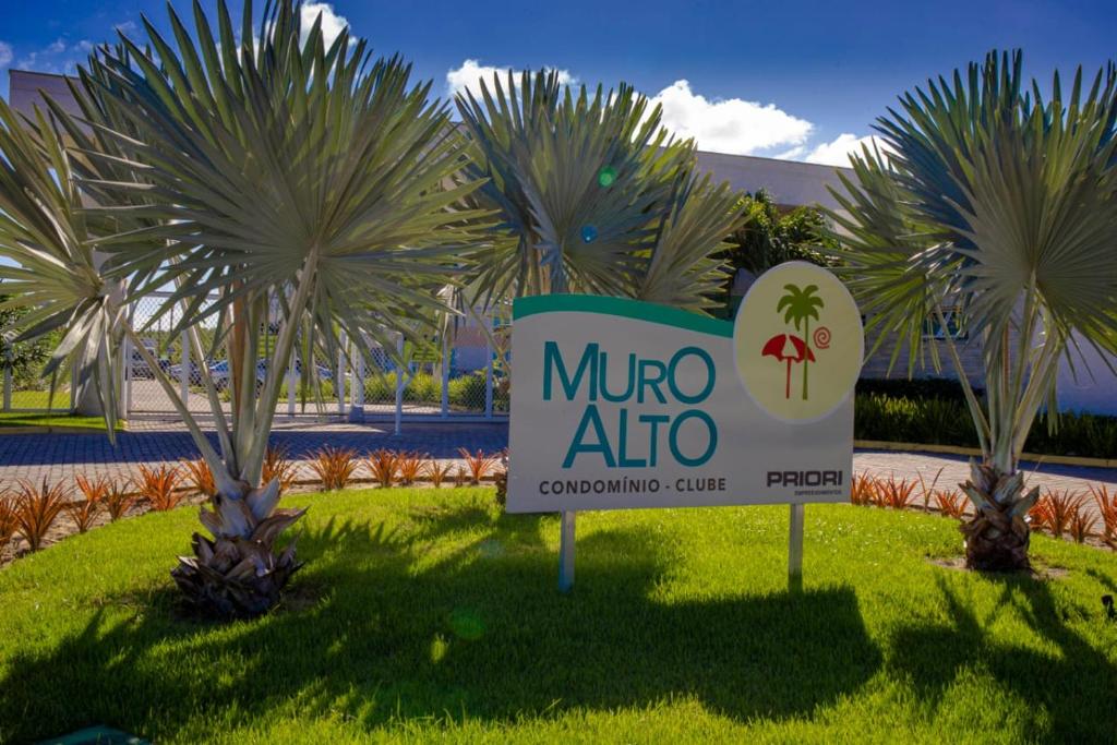  Flat Terreo Muro Alto Condomínio Clube com Sala Reversível para segundo quarto