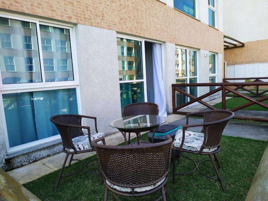  Flat Terreo Muro Alto Condomínio Clube com Sala Reversível para segundo quarto