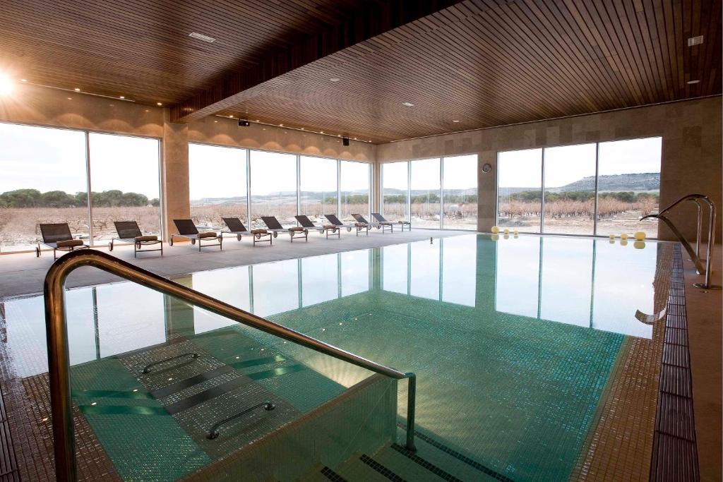 Bazén v ubytování Hotel & Spa Arzuaga nebo v jeho okolí