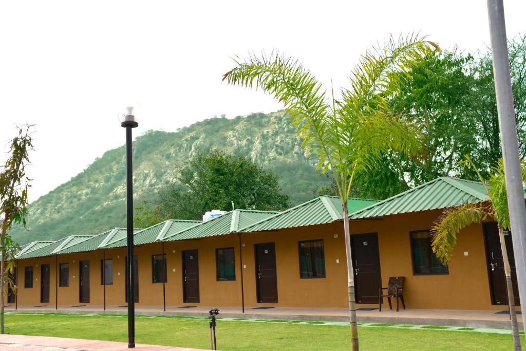 Nespecifikovaný výhled na hory nebo výhled na hory při pohledu z luxury tent