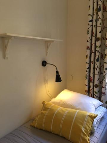 Castanea Old Town Hostel - Petite Chambre Double Avec Salle De Bain Partagée - Vue Sur Une Rue Calme