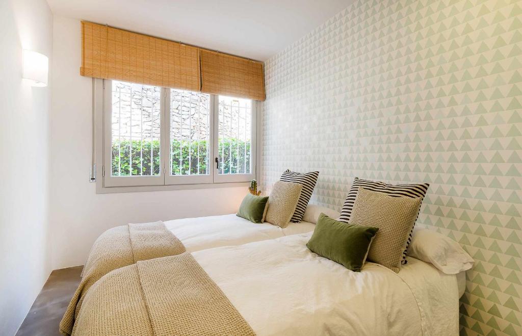 Postel nebo postele na pokoji v ubytování Bell Mar - Despierta con la brisa marina en este apartamento de la Costa Brava