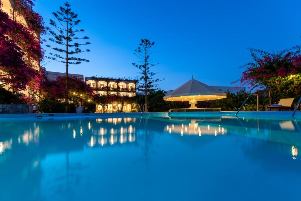 Bazén v ubytování Skala Hotel nebo v jeho okolí