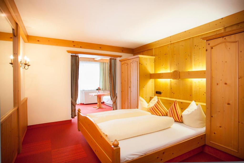 Postel nebo postele na pokoji v ubytování Hotel Alpenblick