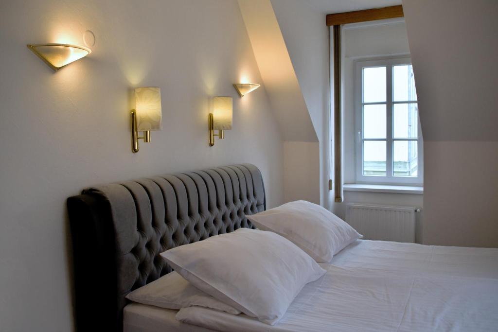 Łóżko lub łóżka w pokoju w obiekcie Hotel Radnice