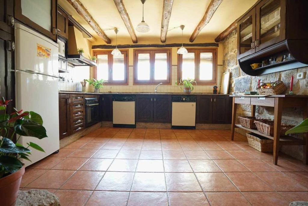 Kuchyňa alebo kuchynka v ubytovaní Casa rural con mucho encanto en un entorno mágico