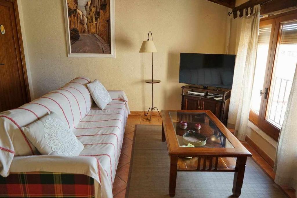 Televízia a/alebo spoločenská miestnosť v ubytovaní Casa rural con mucho encanto en un entorno mágico
