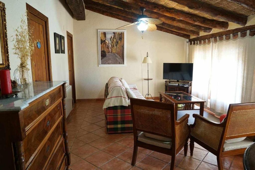 Televízia a/alebo spoločenská miestnosť v ubytovaní Casa rural con mucho encanto en un entorno mágico