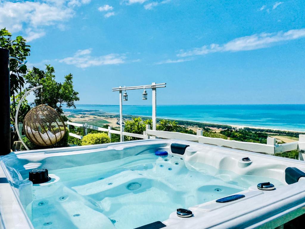 a hot tub with a view of the ocean at Residenza B&B VistaMare in Petacciato