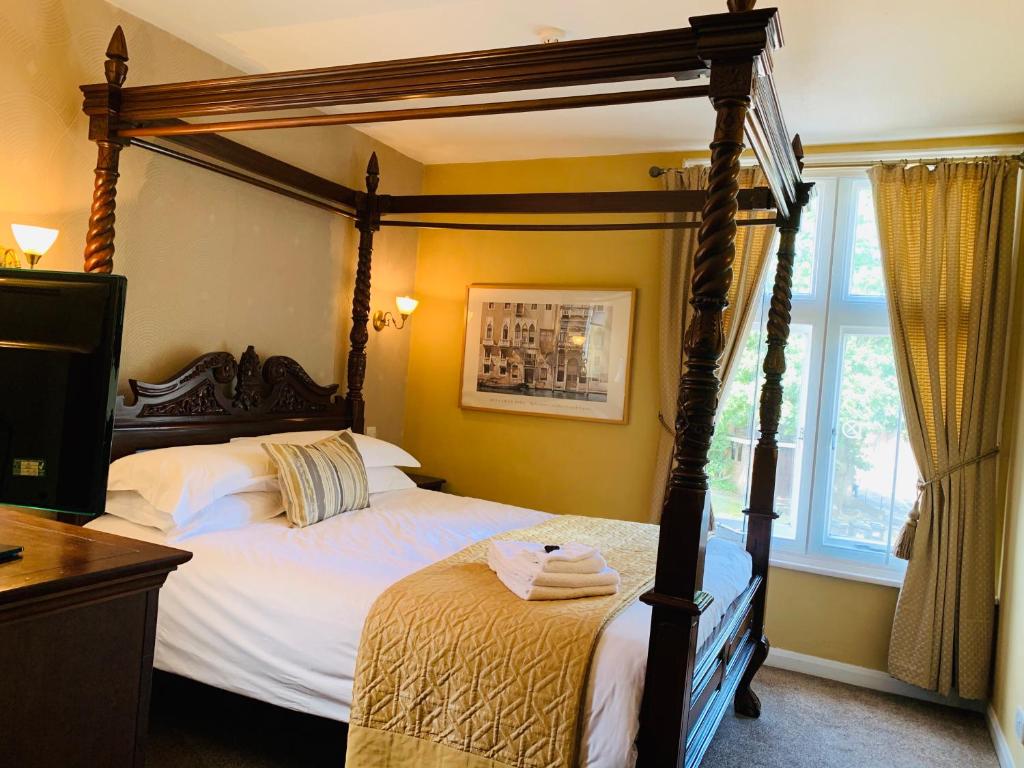 A bed or beds in a room at The Ardingly Inn 