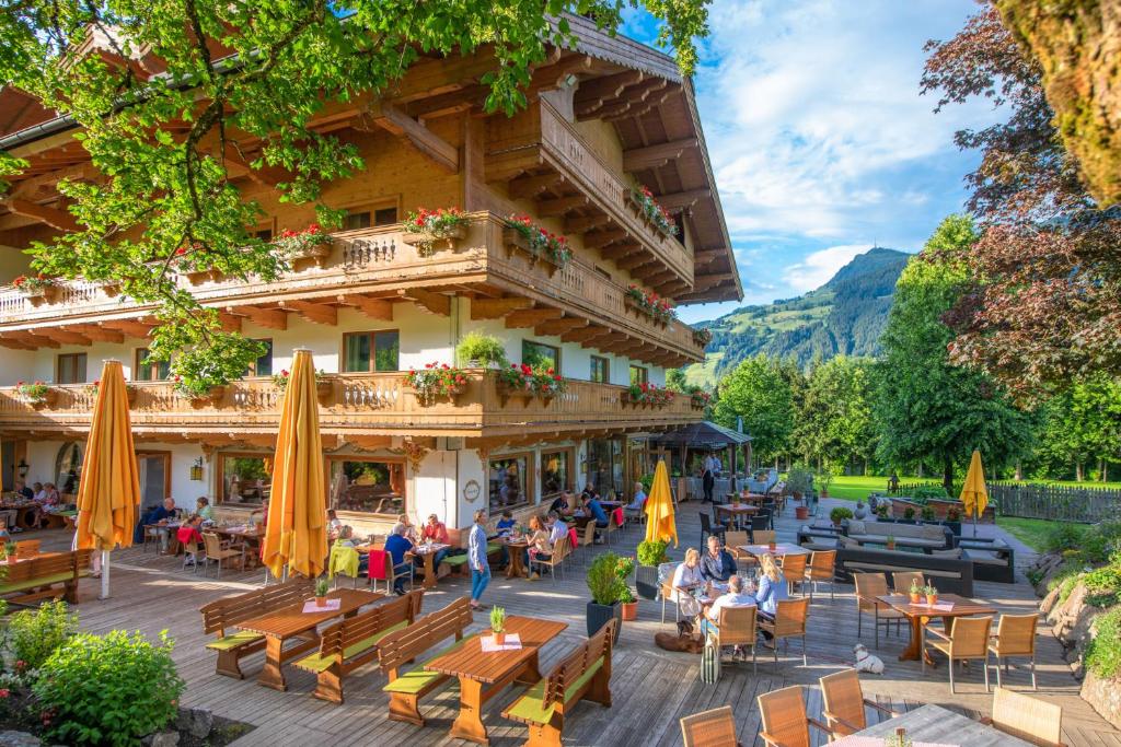 Nespecifikovaný výhled na hory nebo výhled na hory při pohledu z hotelu