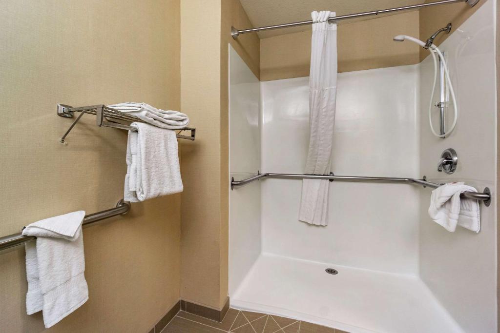 Koupelna v ubytování Comfort Inn Kennewick Richland