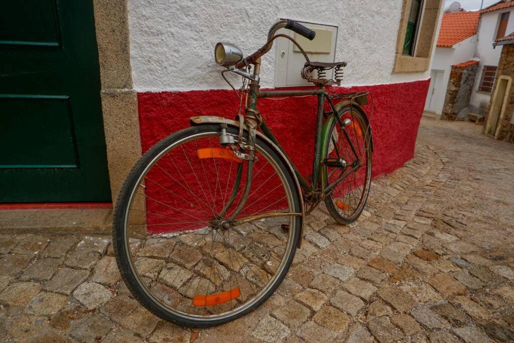 a bike parked in front of a building at A Casinha dos Avós João e Ana in Escalos de Cima