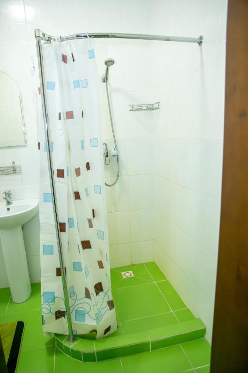 Готель-ГАЙСИН-Ресторан - Chambre Quadruple Avec Salle De Bain