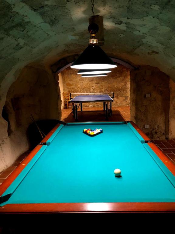 Biliár nebo kulečník v ubytování Cal Tató