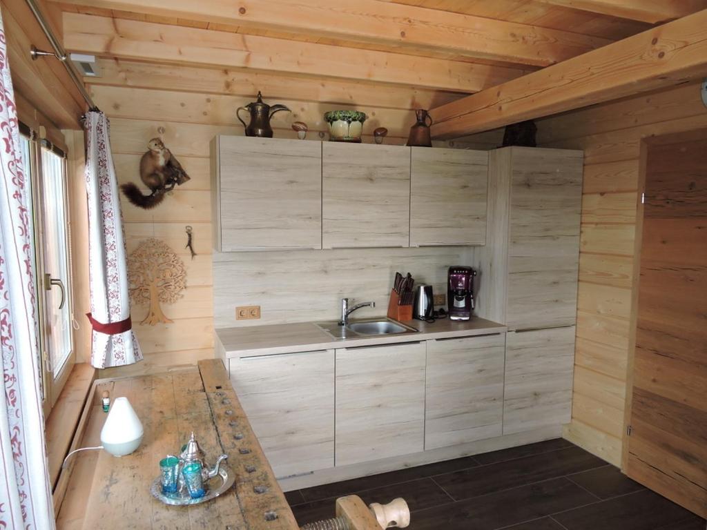 Kuchyň nebo kuchyňský kout v ubytování Glühwürmchenhütte