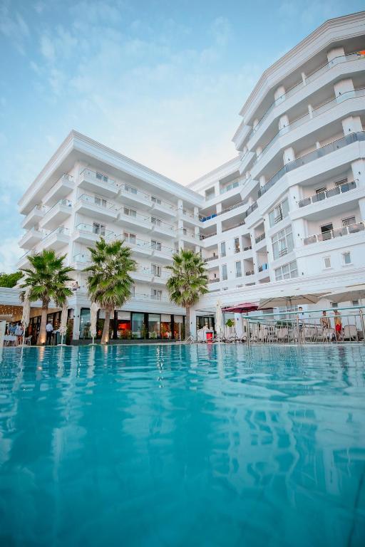 Bazén v ubytování Klajdi Resort & SPA nebo v jeho okolí