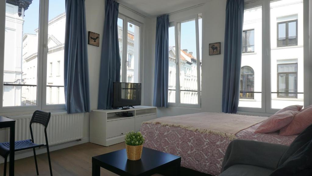 BONJOUR Apartments Сentre 3 - One-Bedroom Apartment
