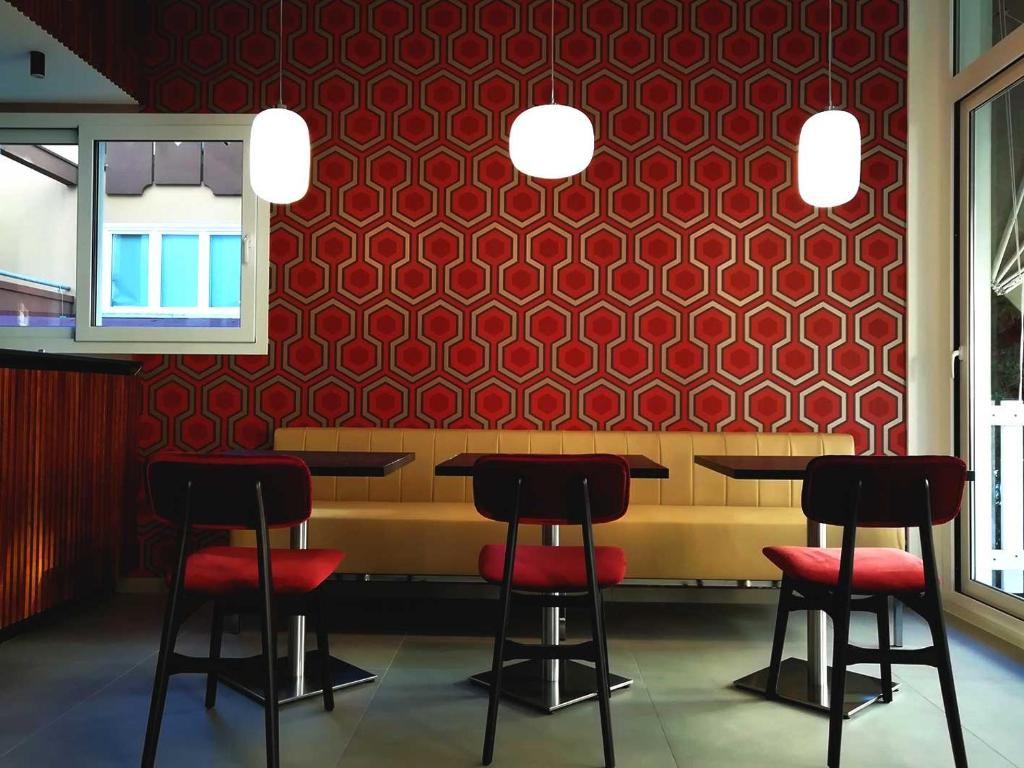 A seating area at Hotel Bamby