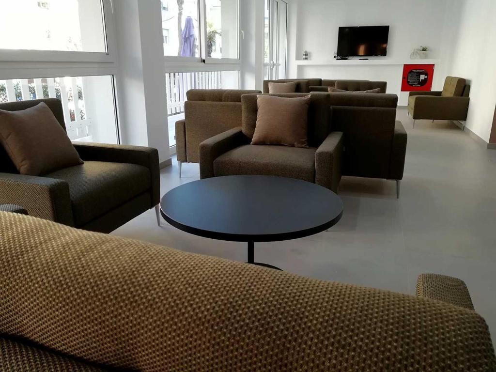 A television and/or entertainment centre at Hotel Bamby