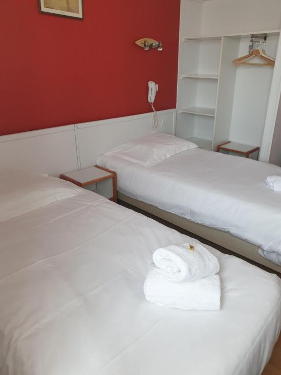 Postel nebo postele na pokoji v ubytování Hôtel Hermance