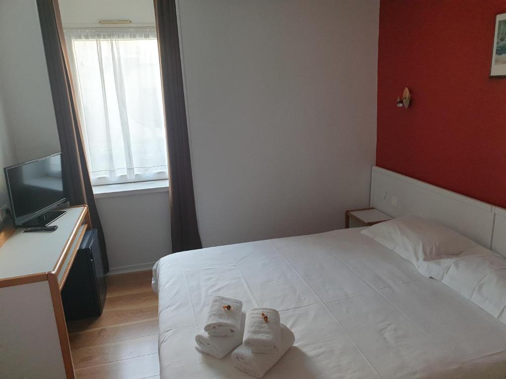 Postel nebo postele na pokoji v ubytování Hôtel Hermance