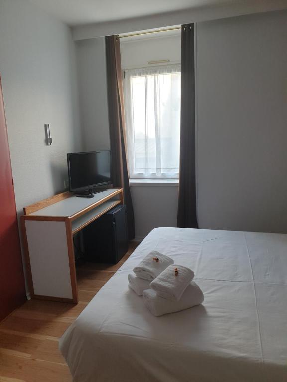 Postel nebo postele na pokoji v ubytování Hôtel Hermance