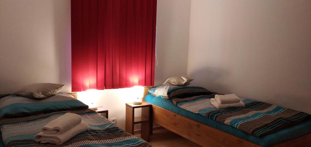 Postel nebo postele na pokoji v ubytování Šenk U Kovárny