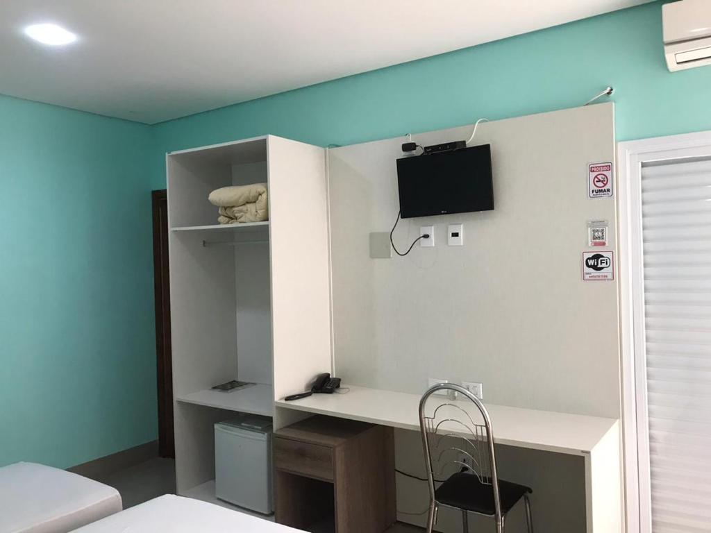  Emmis Park Hotel