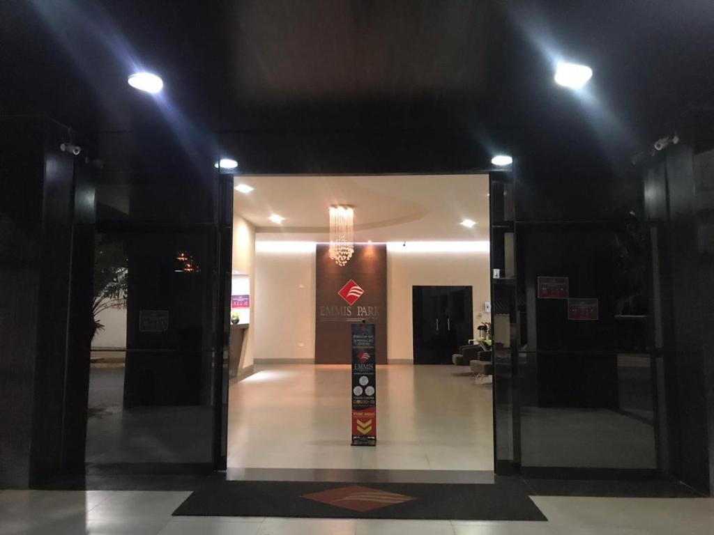  Emmis Park Hotel