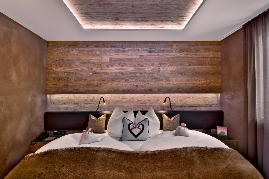 Postel nebo postele na pokoji v ubytování PETE Alpine Boutique Hotel - klein und fein - Private SPA Suiten und Zimmer
