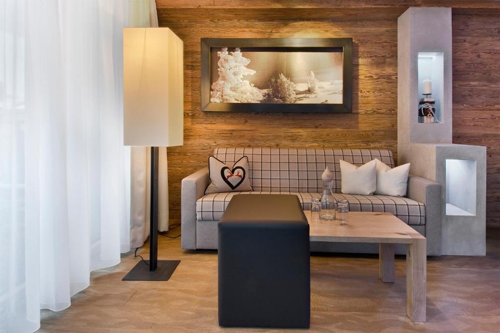 Posezení v ubytování PETE Alpine Boutique Hotel - klein und fein - Private SPA Suiten und Zimmer