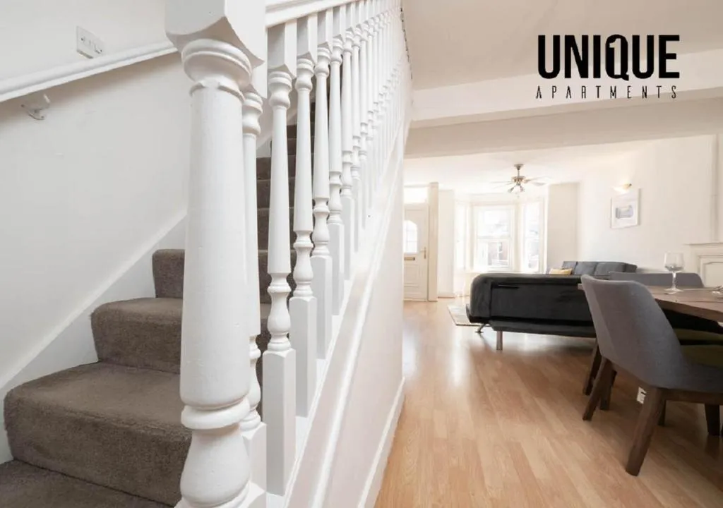 Spacious 3 Bedroom Home Close to City Centre, Reading, Marea Britanie