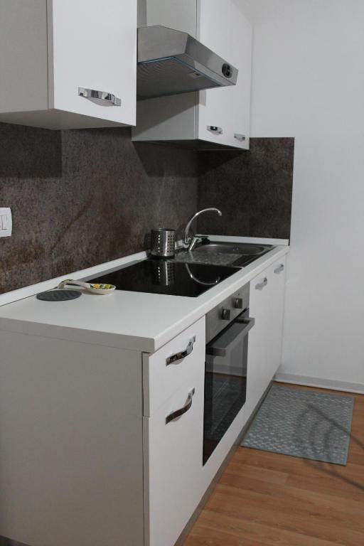 Kuchnia lub aneks kuchenny w obiekcie charming apartment Tilli with parking