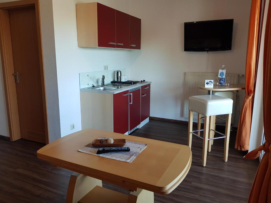 Kuchyň nebo kuchyňský kout v ubytování Land-gut-Hotel Seeblick
