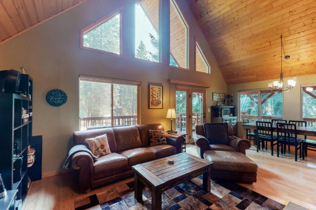 a living room with a couch and a table at Tivoli Chalet in Leavenworth