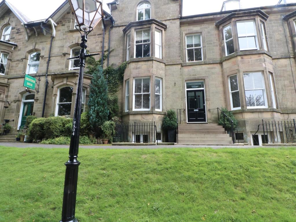 a street light in front of a large building at 2B Cavendish Villas in Buxton