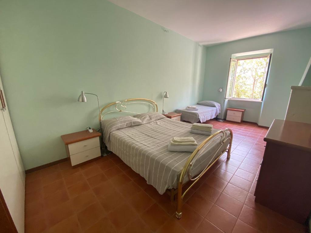 Casale Colle dei Pini - Rooms - Habitación Triple Básica Con Baño Compartido