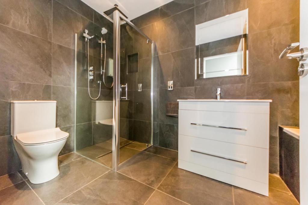 Koupelna v ubytování River views,Kinsale, Hosted by Exquisite holiday homes, Sleeps 26