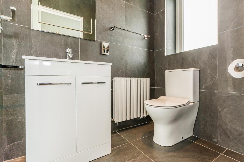 Koupelna v ubytování River views,Kinsale, Hosted by Exquisite holiday homes, Sleeps 26