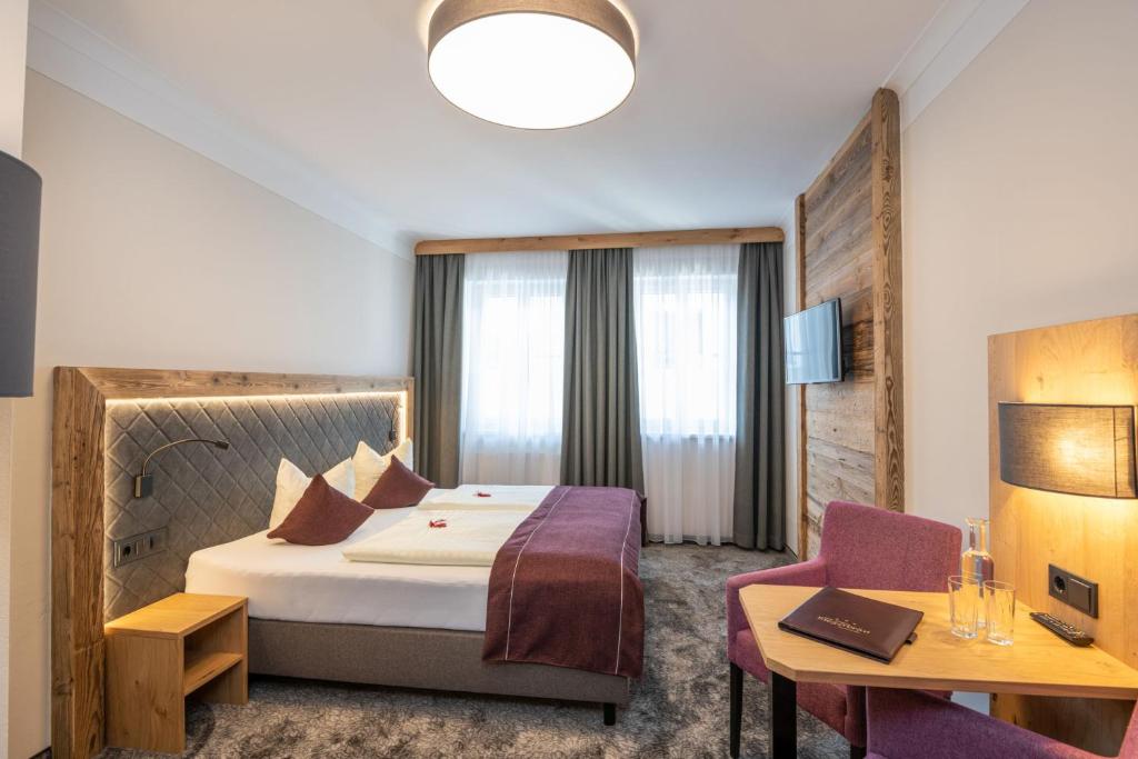 Postel nebo postele na pokoji v ubytování Hotel Stegerbräu