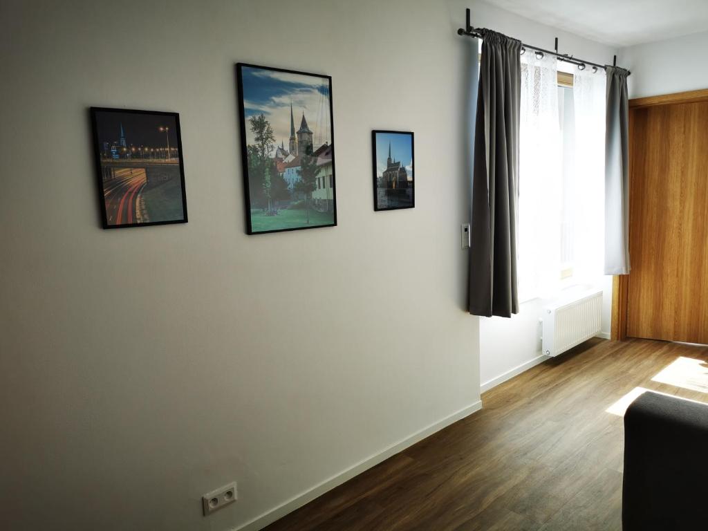 TV a/nebo společenská místnost v ubytování Apartmán Mlýnská Strouha