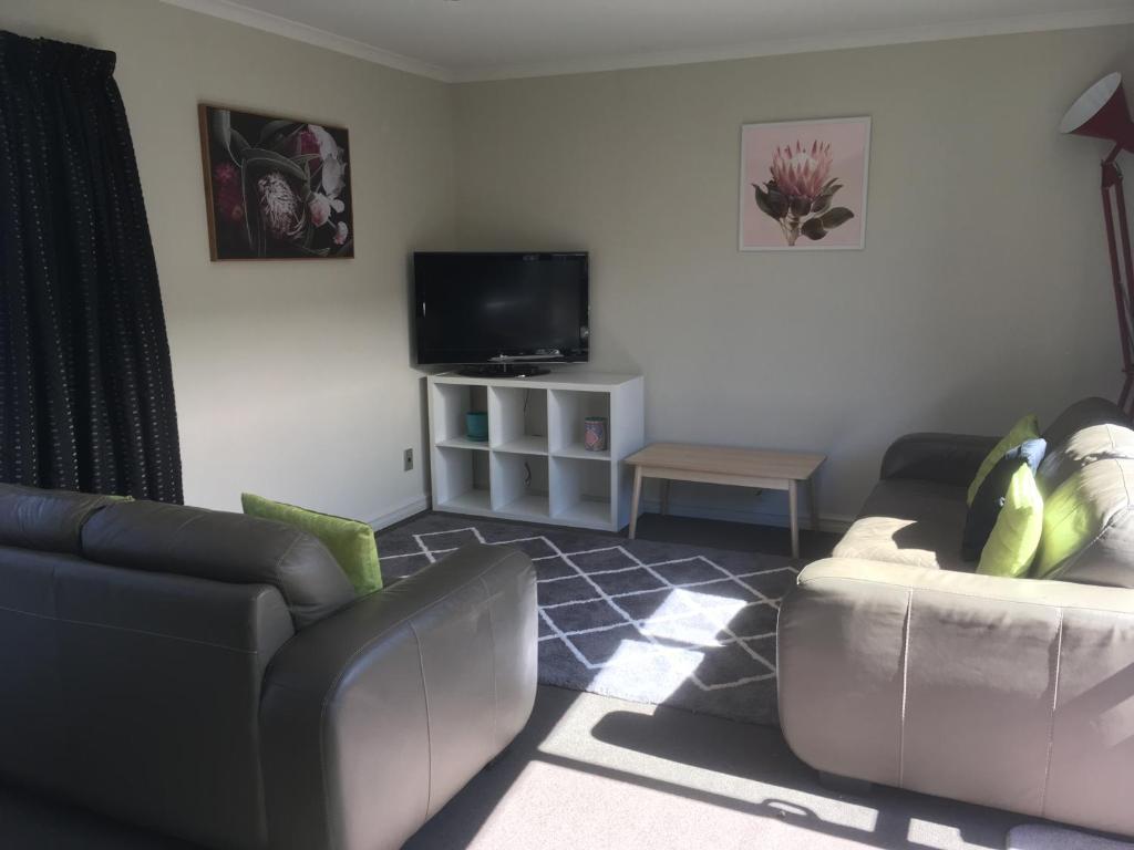 TV a/nebo společenská místnost v ubytování Kauri Motel on Riccarton