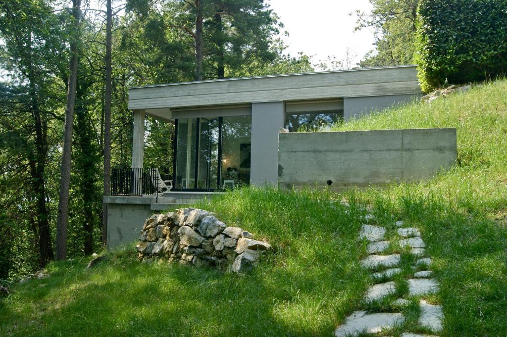 a small house on top of a hill with grass at Varesello 20 in Brunate