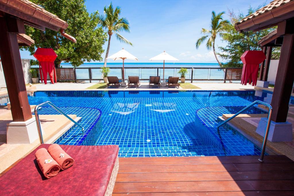 a swimming pool with a view of the ocean at Pao Jin Poon Villa in Lamai