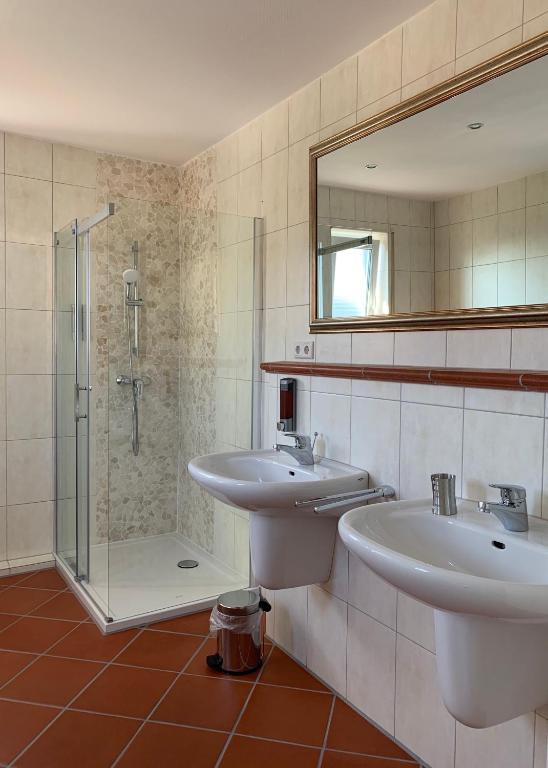 Koupelna v ubytování HGH - Hotel Garni Helbig