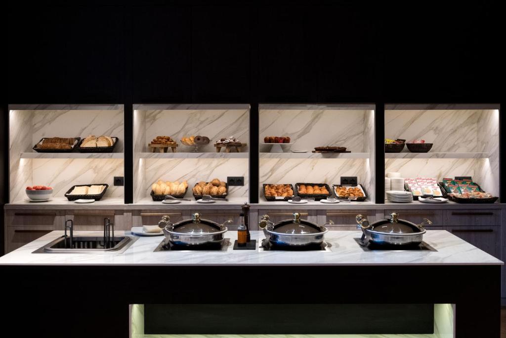 A kitchen or kitchenette at Grand Plaza Hotel & Wellness