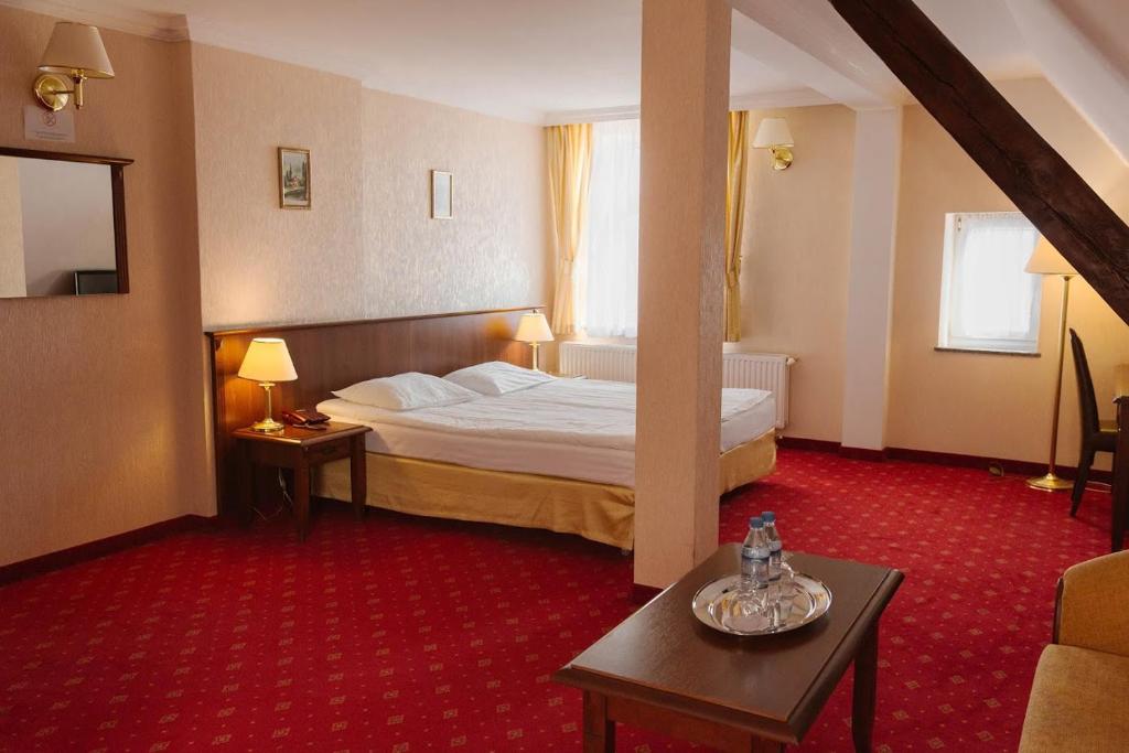 Posteľ alebo postele v izbe v ubytovaní Hotel Jakub Sobieski